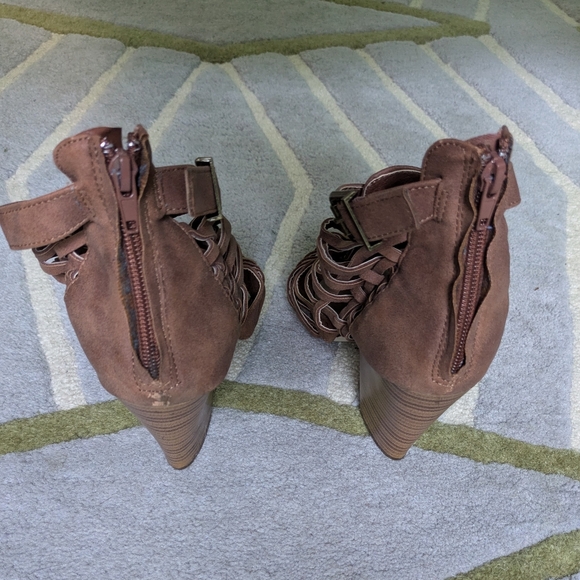 Just Fab Faux Leather Strappy Heels - Picture 4 of 5